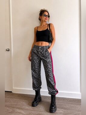 MOTHER The No Zip Misfit Jungle Eyes Leopard Print Cargo Pants